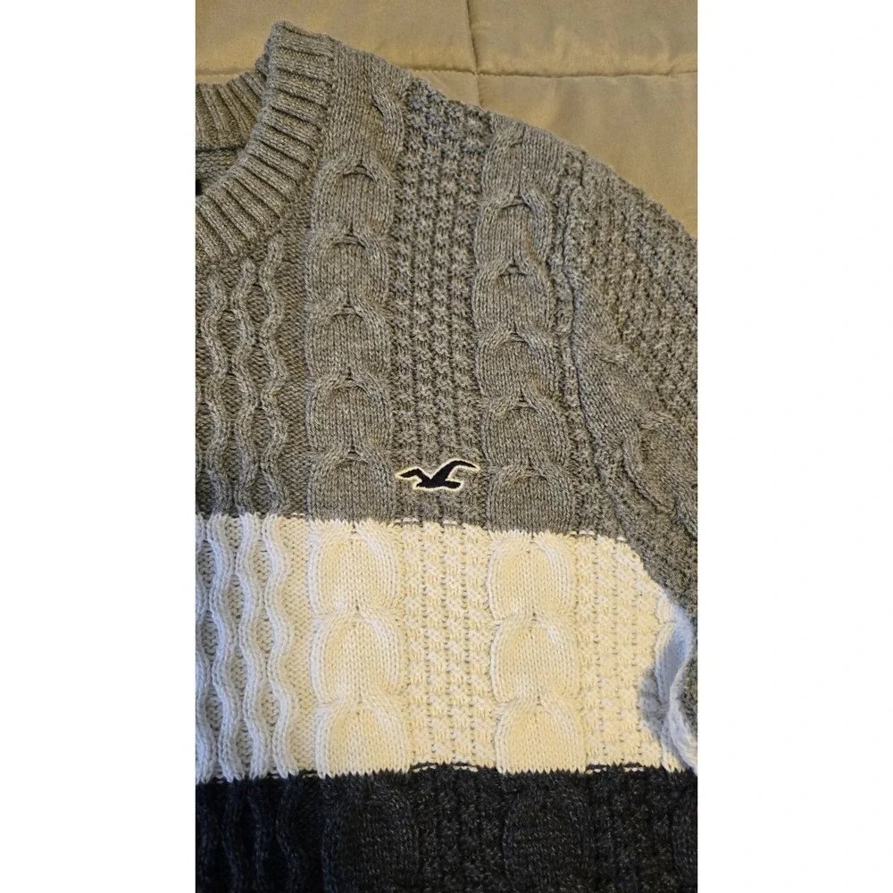 Hollister Mens Small Cable Knit Sweater Colorblock Gray Navy White Crewneck Cozy